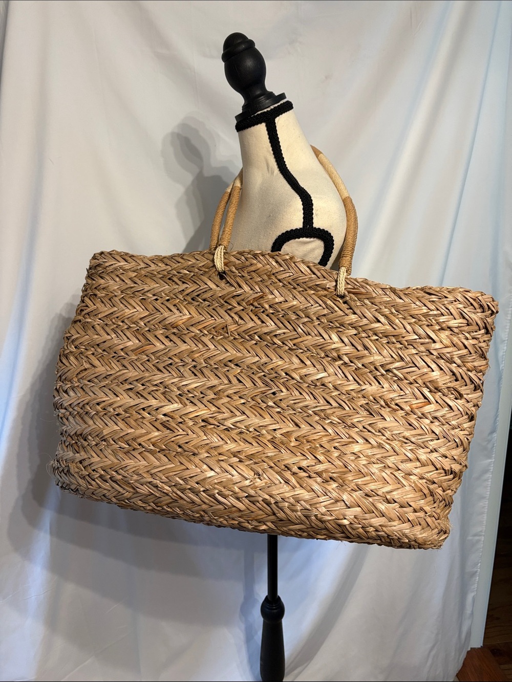 Woven Straw Tote Bag in Natural Beige - Casual Women’s Beach Bag Resortwear - Picture 1 of 7